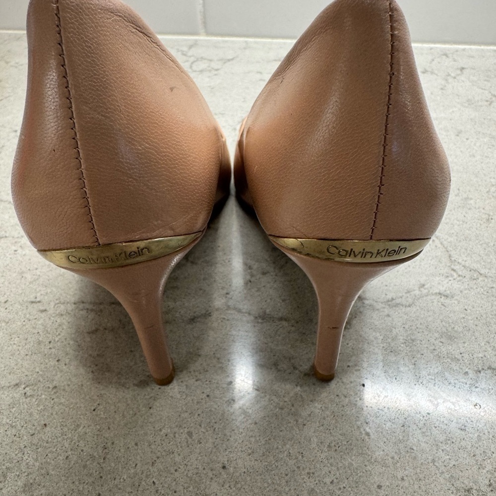 Calvin Klein Women's Nude Pumps Sz7 - Picture 2 of 5